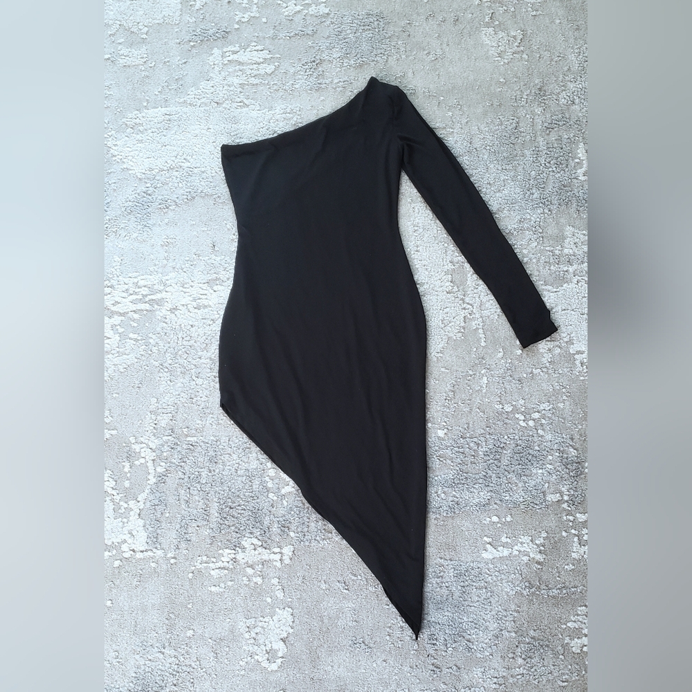 Elegant Black One-Shoulder Dress
